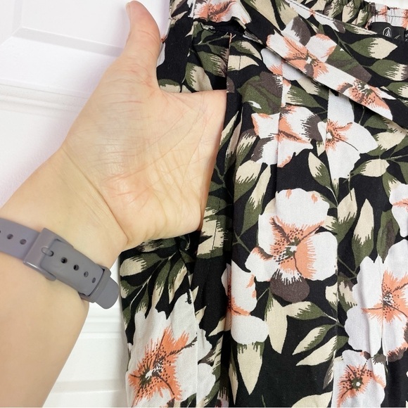 VOLCOM Womens Coco Beach Black Floral Wide Leg Pants Pull On High Waisted 0/2 - Picture 9 of 10